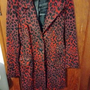 Chic Leopard Print Trench Coat in Red and Black